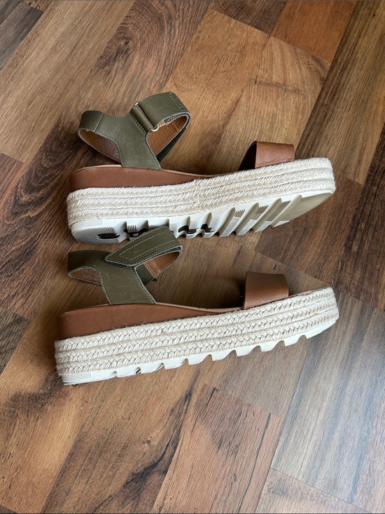 Sorel Shoes - NEW 🎉 SOREL - Women’s 10.5 - Chunky Sandal